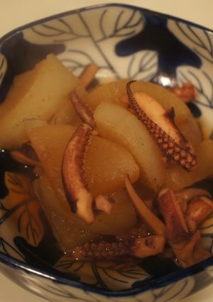 寒い冬に☆大根と烏賊げその煮物-レシピのメイン写真