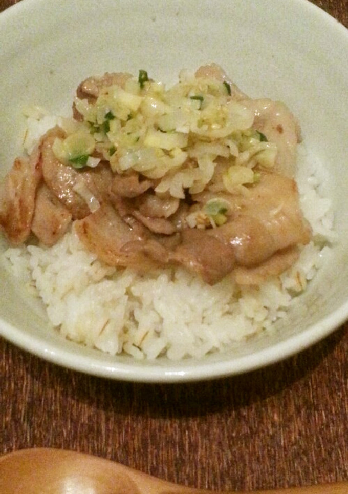ランチに♪カリカリ豚のねぎ塩だれ丼-レシピのメイン写真