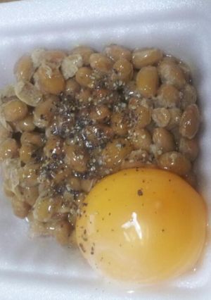 まろやかトロ~リ卵黄ペッパー納豆-レシピのメイン写真