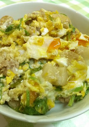 調味料は3・2・1…セリと麩のすき煮風丼-レシピのメイン写真