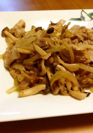 玉ねぎとシメジ入り豚肉の生姜焼き-レシピのメイン写真