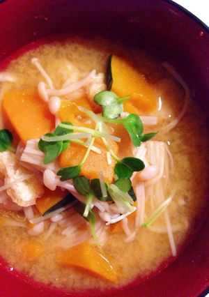 旨みギュッ♪干しきのこと南瓜のお味噌汁-レシピのメイン写真