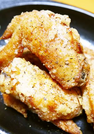 パリッとジューシー！鶏手羽先の塩唐揚げ-レシピのメイン写真