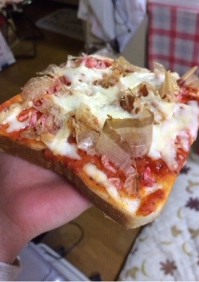 エビとかつおぶしで簡単ピザトースト-レシピのメイン写真