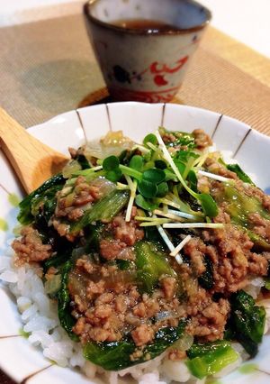 レタスまるごと1玉!挽き肉の甘辛お味噌丼-レシピのメイン写真