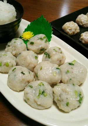お鍋に最適♪ヘルシー★春菊入り長芋もち-レシピのメイン写真