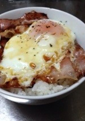 簡単！シンプル！ベーコンエッグ丼-レシピのメイン写真