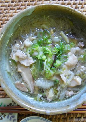 白菜、椎茸、豚肉、春雨の中華風スープ-レシピのメイン写真