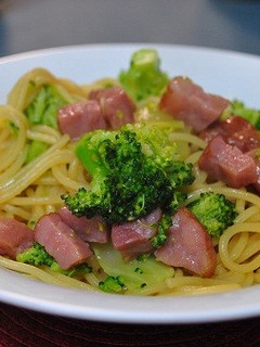 ブロッコリーと焼き豚のにんにく醤油パスタ-レシピのメイン写真