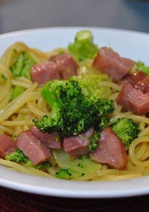 ブロッコリーと焼き豚のにんにく醤油パスタ-レシピのメイン写真