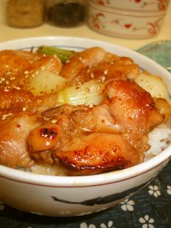 満足*鶏もも肉とネギの焼鳥丼-レシピのメイン写真