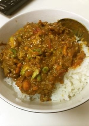 アボガドとトマトキーマカレー☆レンジ時短-レシピのメイン写真