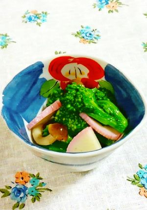 春☆菜の花としめじ・蒲鉾のわさびあえ♪-レシピのメイン写真