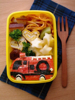 消防車のおにぎり弁当☆くるまのキャラ弁当-レシピのメイン写真
