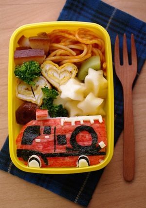 消防車のおにぎり弁当☆くるまのキャラ弁当-レシピのメイン写真