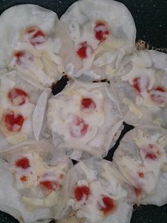 カリカリモチモチ餃子の皮ピザ-レシピのメイン写真