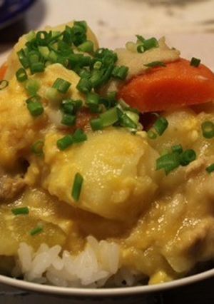 肉じゃが卵丼-レシピのメイン写真