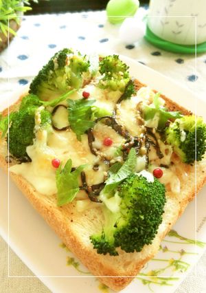 ブロッコリーのダシダ塩昆布トースト-レシピのメイン写真