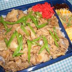 รูปของ 豚バラ丼弁当