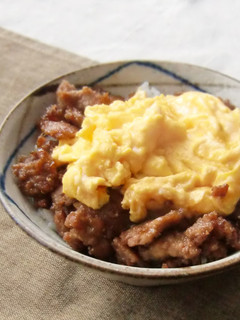 豚ひき肉のゴロゴロそぼろとふんわり卵丼-レシピのメイン写真