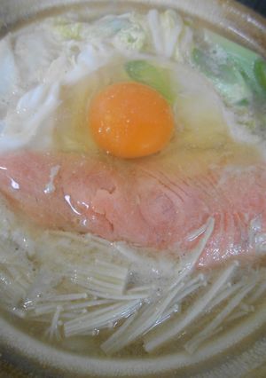鮭と白菜と卵入り味噌煮込みうどん-レシピのメイン写真