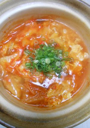 土鍋で白菜キムチと卵のコンソメスープ-レシピのメイン写真