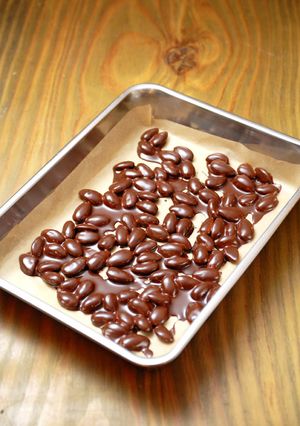 ダイエット中でも☆ アーモンド粒チョコ-レシピのメイン写真