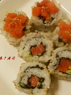 生サーモンの裏巻き寿司(韓国風)-レシピのメイン写真