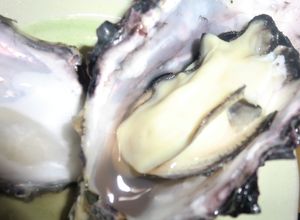 牡蠣屋さん直伝☆殻つき牡蠣の食べ方-レシピのメイン写真