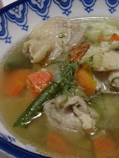 野菜たっぷり、しょうが入り鶏肉スープ♪-レシピのメイン写真