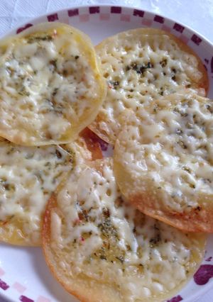超簡単☆餃子の皮でガーリックピザ風☆-レシピのメイン写真