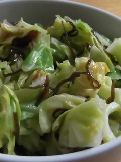 梅干と塩昆布で♪簡単キャベツサラダ-レシピのメイン写真