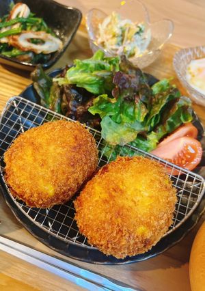 クリームチーズ入り🐾ポテトコロッケ-レシピのメイン写真