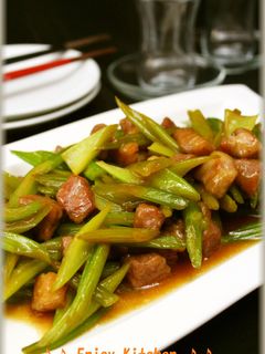 セロリと豚肉の甘酢炒め-レシピのメイン写真