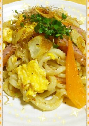 簡単♪10分でみんな大好き卵入焼きうどん-レシピのメイン写真