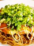 府中焼き風焼きそば　いか天入りが広島の味