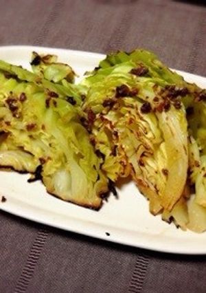 春キャベツの蒸し焼きアンチョビソース-レシピのメイン写真