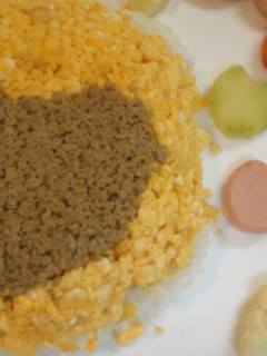二色丼☆かわいいハート♡そぼろ&たまご-レシピのメイン写真