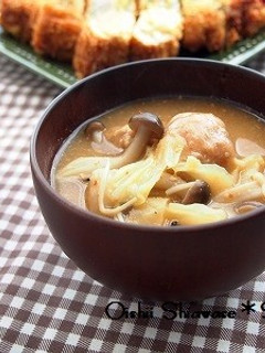 コク旨!ツナ団子ときゃべつのピリ辛味噌汁-レシピのメイン写真