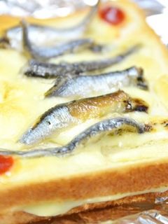 耳までチーズたっぷりチーズトースト-レシピのメイン写真