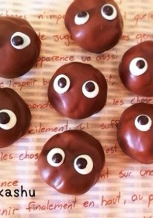 簡単♪真っ黒くろすけなミニシュークリーム-レシピのメイン写真