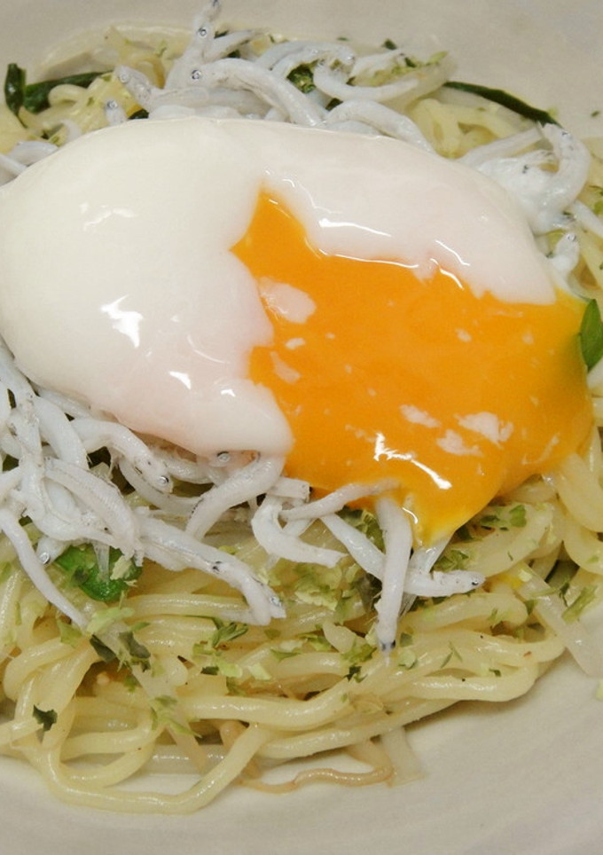 釜揚げしらすと温玉のせ塩焼きそば-レシピのメイン写真