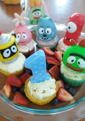 おもちゃをのせた可愛いカップケーキ-レシピのメイン写真