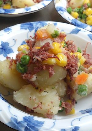 粉ふき芋とコンビーフのホットサラダ-レシピのメイン写真