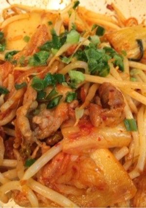 ★簡単★もやし豚キムチ炒め(*^^*)-レシピのメイン写真