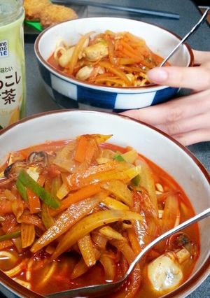 韓国風☆ムール貝と牡蠣の海鮮ちゃんぽん-レシピのメイン写真