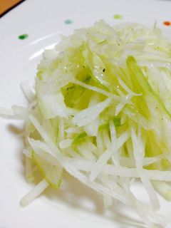 大根とセロリのシャキシャキサラダ-レシピのメイン写真