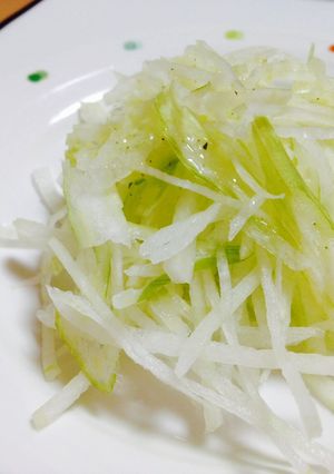 大根とセロリのシャキシャキサラダ-レシピのメイン写真