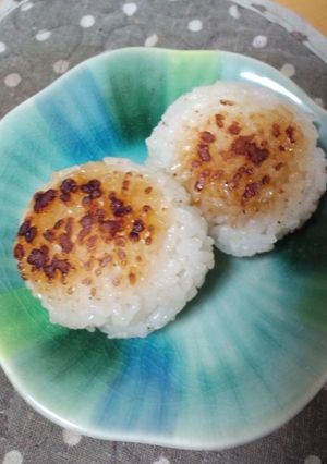 簡単コロコロチーズ入り焼きおにぎり-レシピのメイン写真