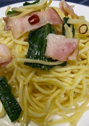 夏の小松菜ベーコンもちもちペペロンチーノ-レシピのメイン写真